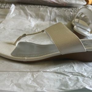 Women’s 7.5 Sandals NEW